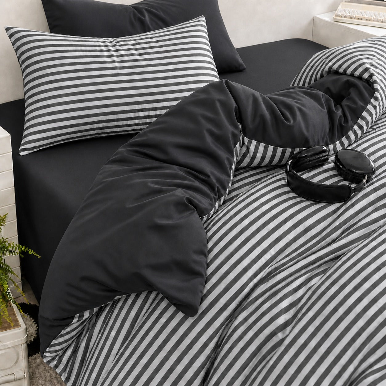 Striped Reversible 450 TC Cotton Satin Bedding Set